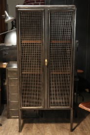 vitrine medicale ancienne